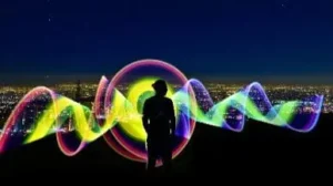 sombre hombre vibraciones conexión vibratoria y consciencia colectiva